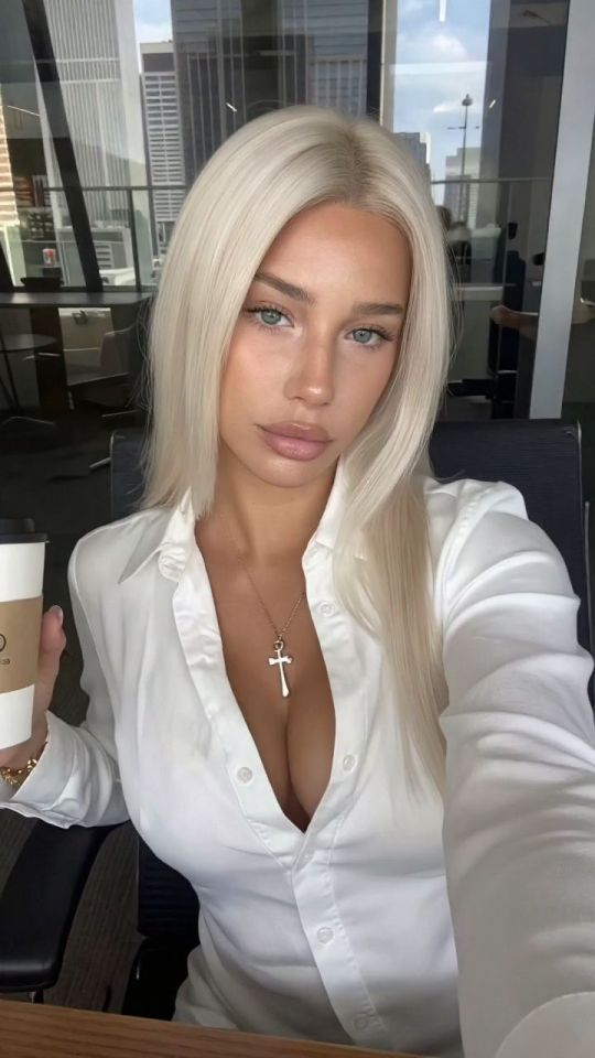 spread pussy turn back (2K)