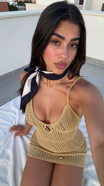Fingers on Her Pussy (2K) - Before