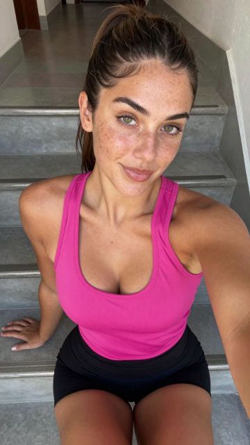 She Shows Her Tits (2K) - Before